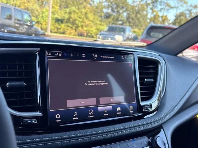 2027 Chrysler Pacifica Select