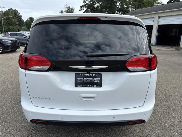 2027 Chrysler Pacifica LX