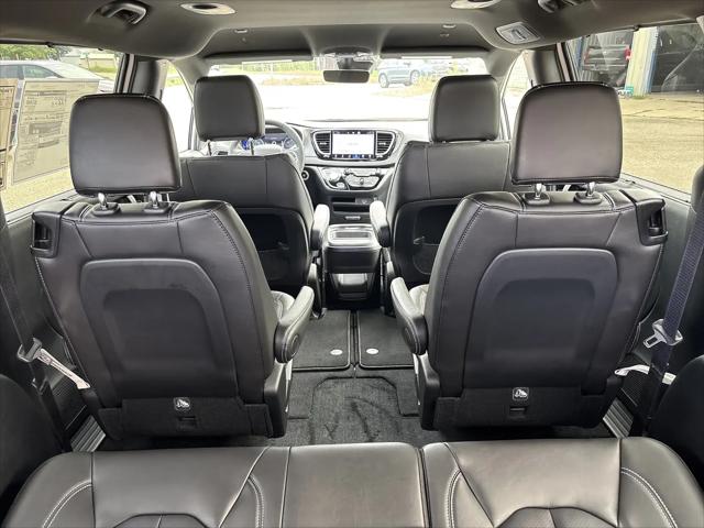 2027 Chrysler Pacifica LX