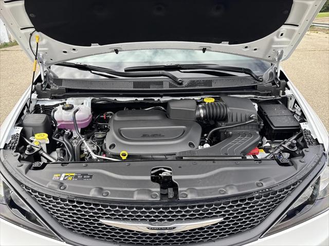2027 Chrysler Pacifica LX
