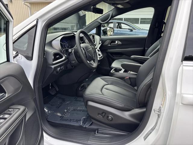 2027 Chrysler Pacifica LX