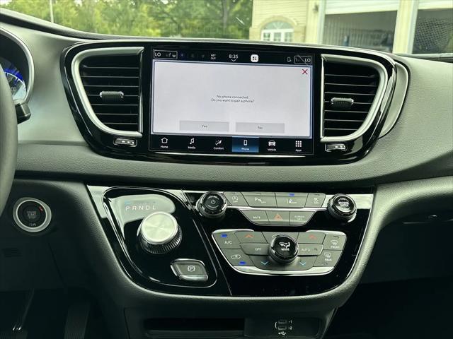 2027 Chrysler Pacifica LX
