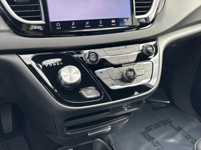 2027 Chrysler Pacifica LX