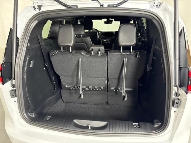 2027 Chrysler Pacifica Select