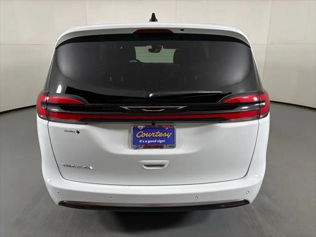 2027 Chrysler Pacifica LX
