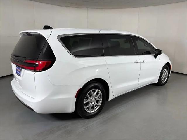 2027 Chrysler Pacifica LX