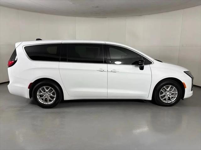 2027 Chrysler Pacifica LX