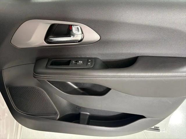 2027 Chrysler Pacifica LX