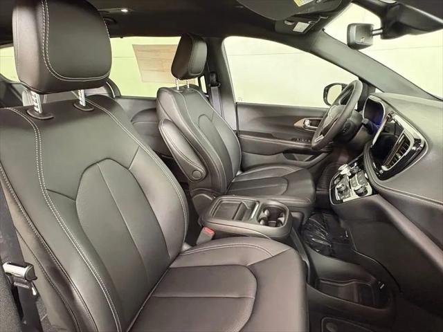 2027 Chrysler Pacifica LX