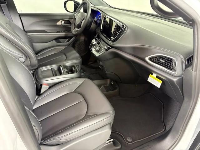 2027 Chrysler Pacifica LX