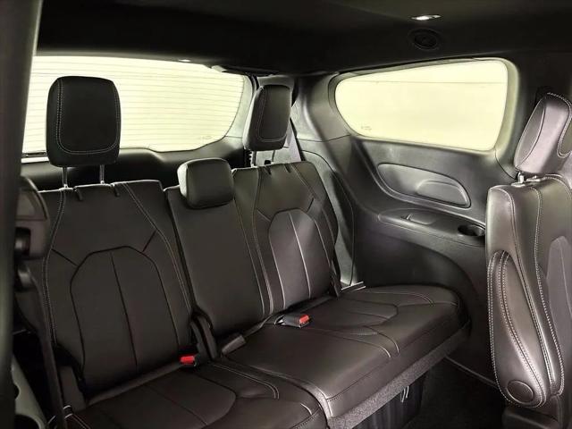2027 Chrysler Pacifica LX