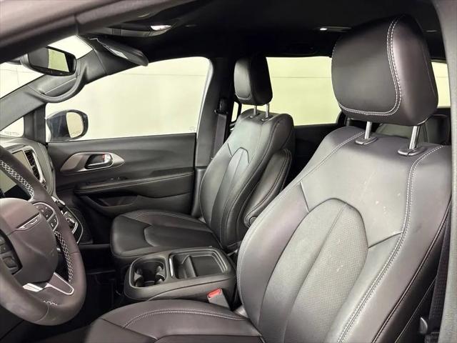 2027 Chrysler Pacifica LX