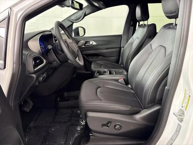 2027 Chrysler Pacifica LX