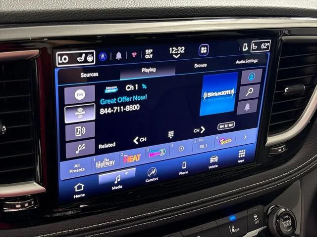2027 Chrysler Pacifica Select