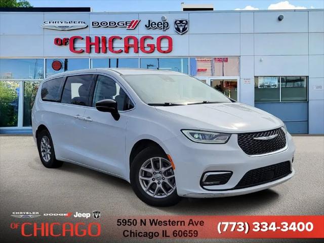 2024 Chrysler Pacifica Touring L for sale in Chicago, IL