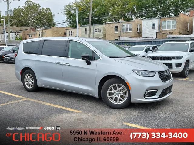 2024 Chrysler Pacifica Touring L for sale in Chicago, IL