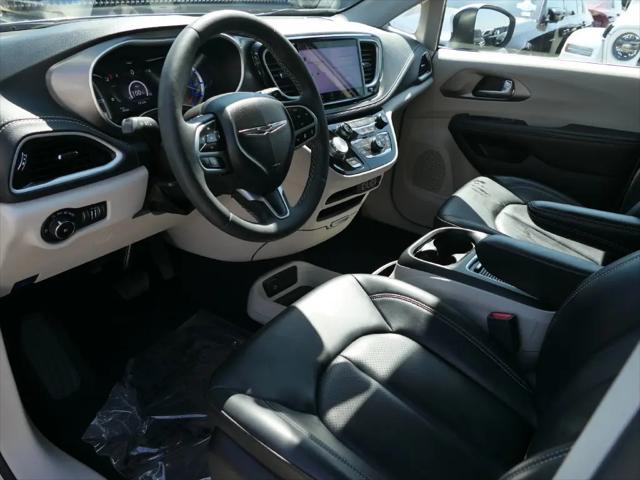2023 Chrysler Pacifica Hybrid Touring L