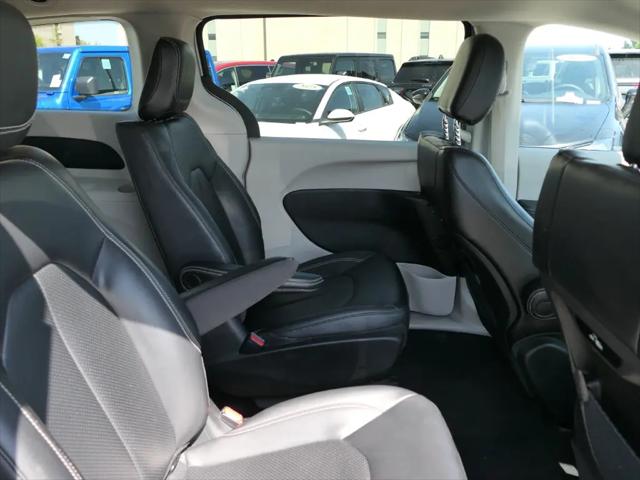 2023 Chrysler Pacifica Hybrid Touring L