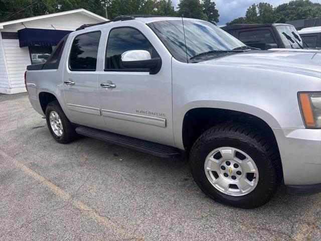 2011 Chevrolet Avalanche LS