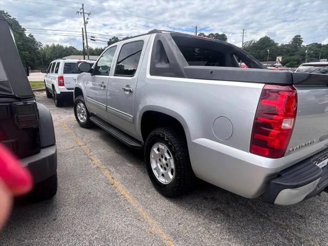 2011 Chevrolet Avalanche LS