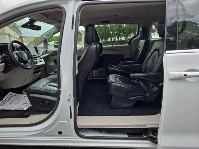 2022 Chrysler Pacifica Touring L
