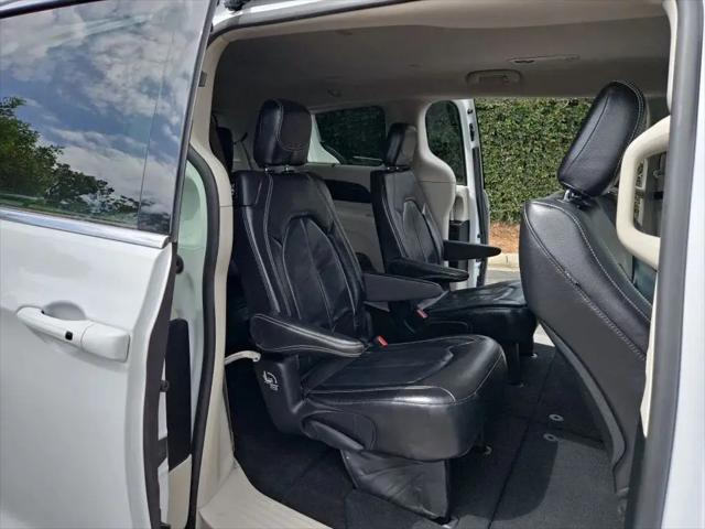 2022 Chrysler Pacifica Touring L