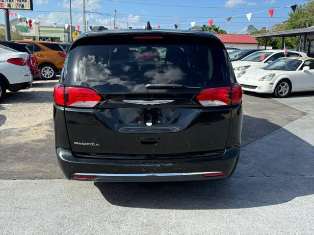 2017 Chrysler Pacifica Touring-L