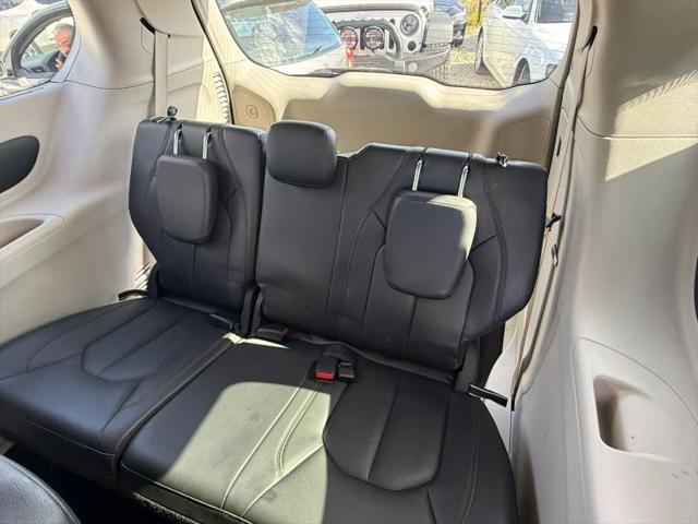 2017 Chrysler Pacifica Touring-L