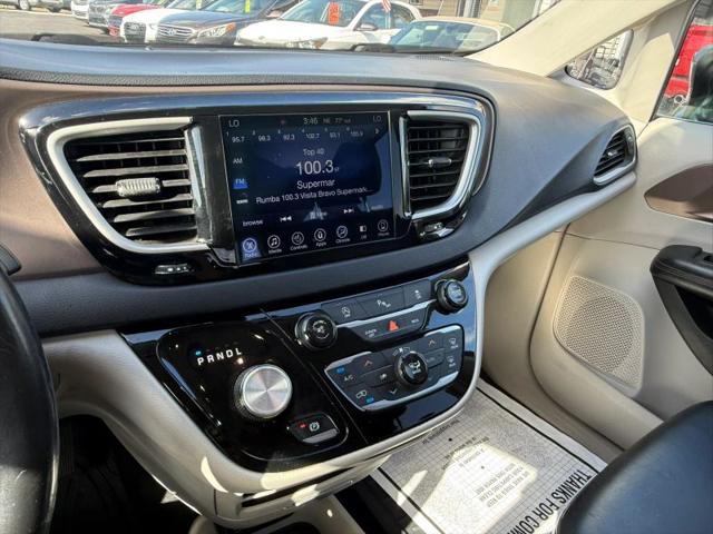 2017 Chrysler Pacifica Touring-L