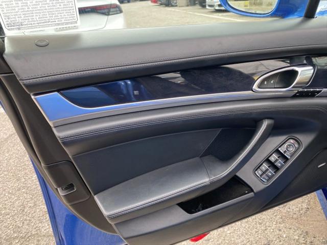 2015 Porsche Panamera 4