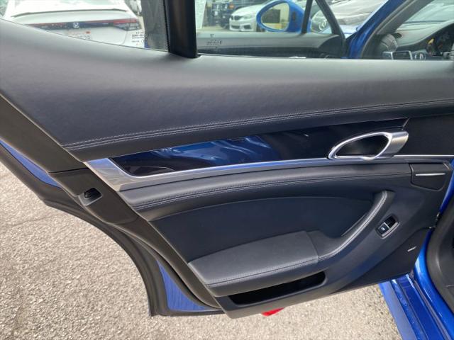 2015 Porsche Panamera 4