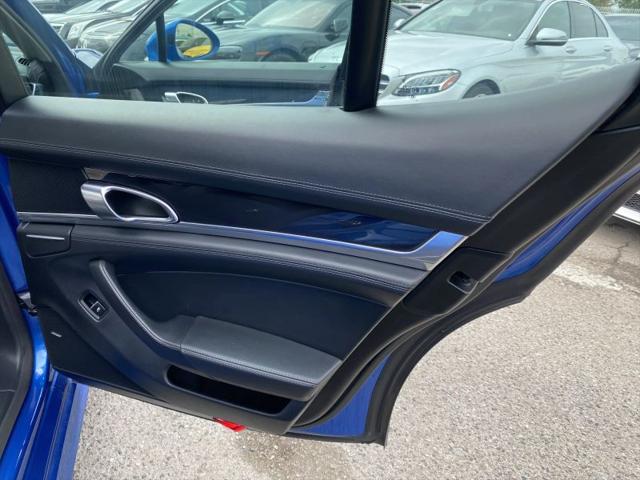 2015 Porsche Panamera 4