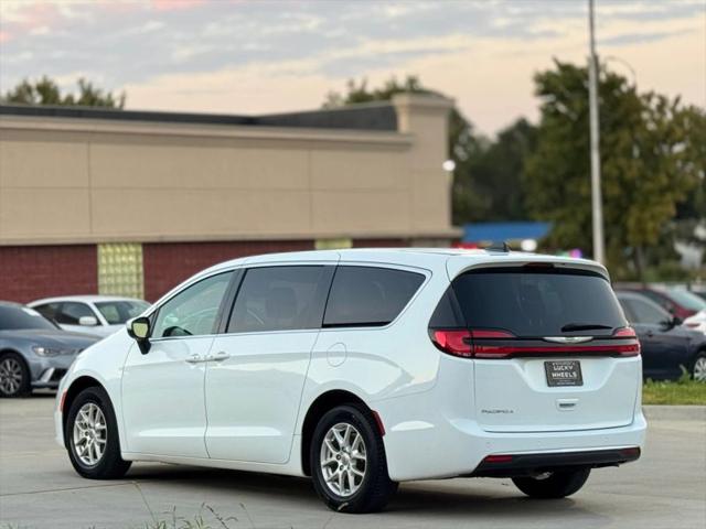 2023 Chrysler Pacifica Touring