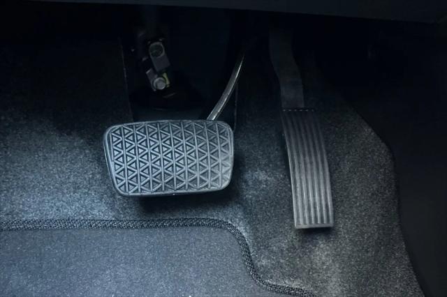 2026 Buick NV Sport Touring FWD