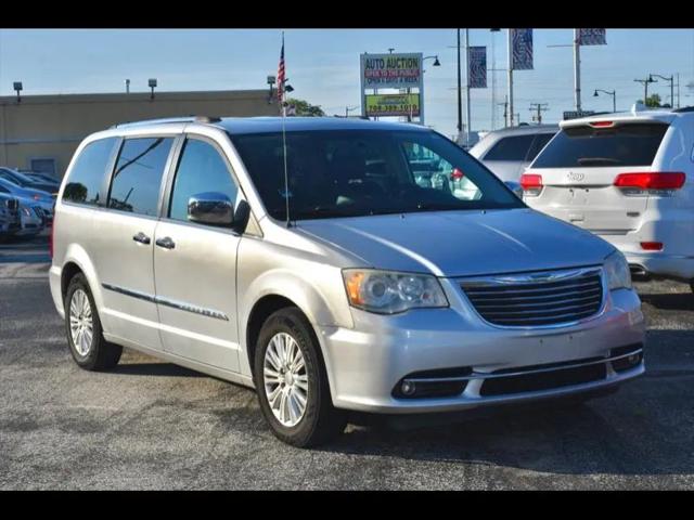 2012 Chrysler Town & Country Limited for sale in Crestwood, IL
