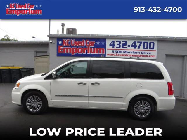 2013 Chrysler Town & Country Touring-L for sale in Merriam, KS