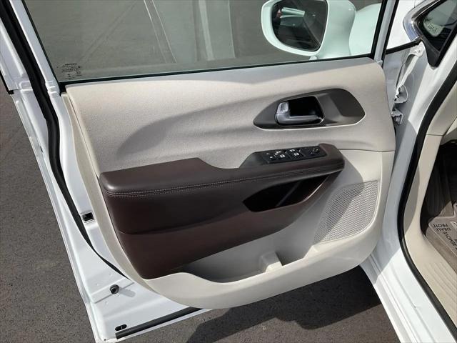2017 Chrysler Pacifica Touring-L Plus
