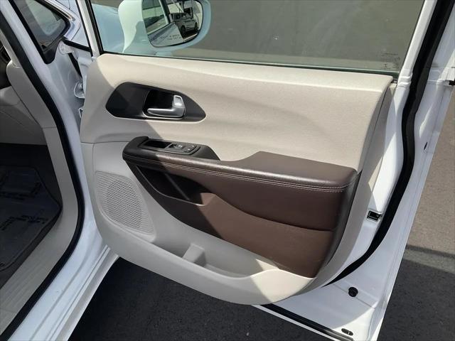 2017 Chrysler Pacifica Touring-L Plus