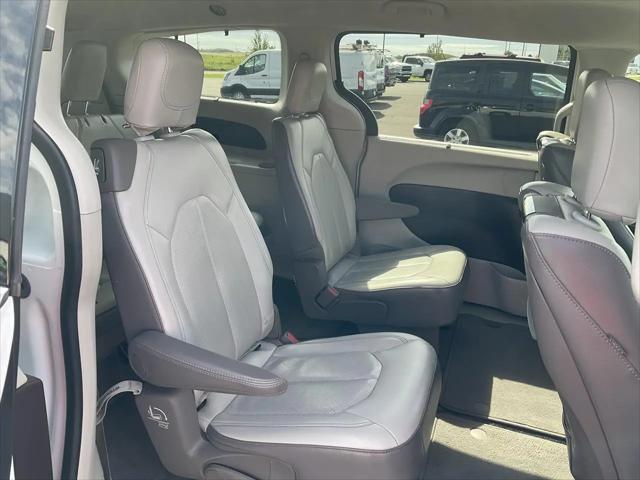 2017 Chrysler Pacifica Touring-L Plus