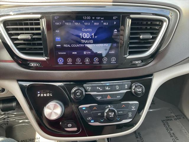 2017 Chrysler Pacifica Touring-L Plus