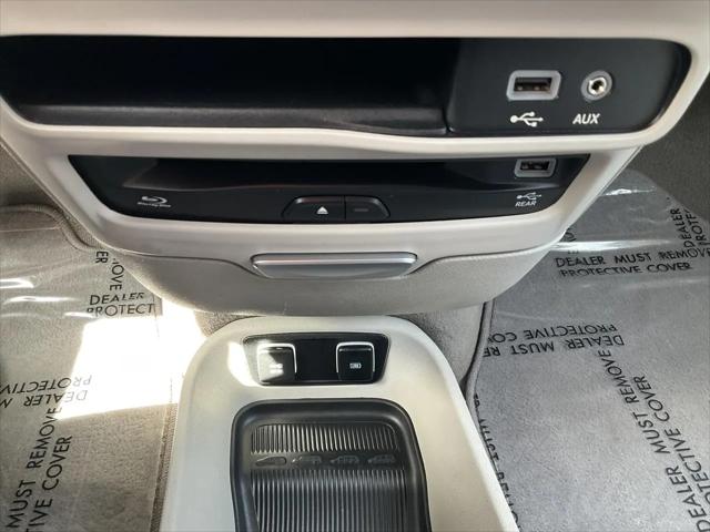 2017 Chrysler Pacifica Touring-L Plus