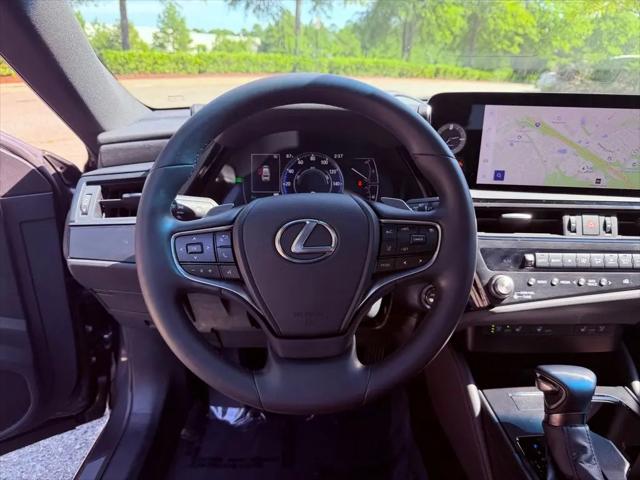 2025 Lexus ES 300h ES 300h