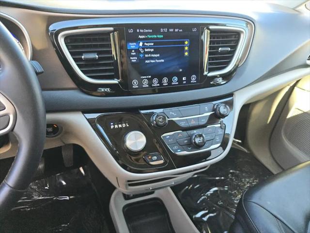 2017 Chrysler Pacifica Touring-L