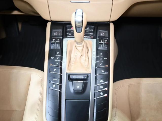 2017 Porsche Macan Macan