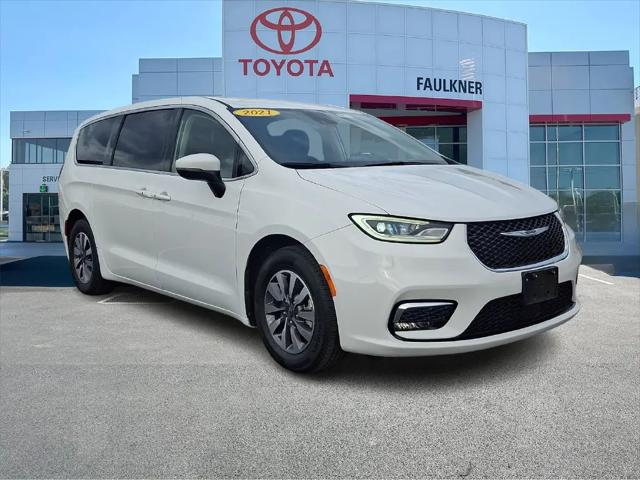 2023 Chrysler Pacifica Hybrid Touring L for sale in Harrisburg, PA
