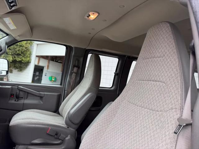 2022 Chevrolet Express Passenger RWD 3500 Extended Wheelbase LT