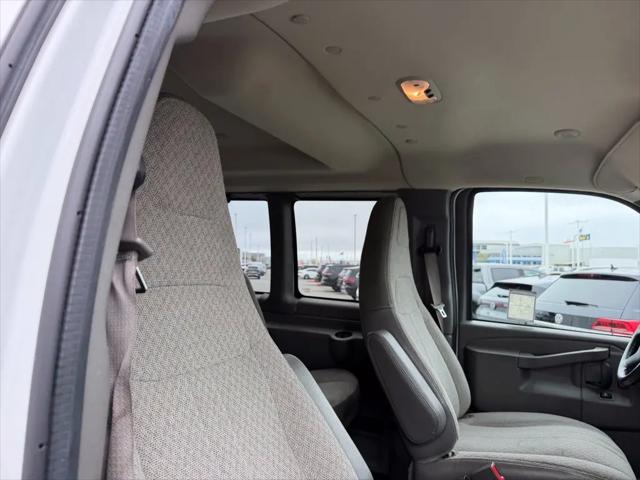 2022 Chevrolet Express Passenger RWD 3500 Extended Wheelbase LT