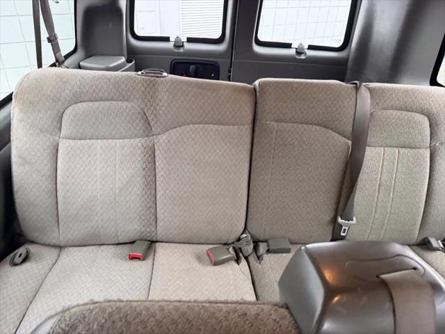 2022 Chevrolet Express Passenger RWD 3500 Extended Wheelbase LT