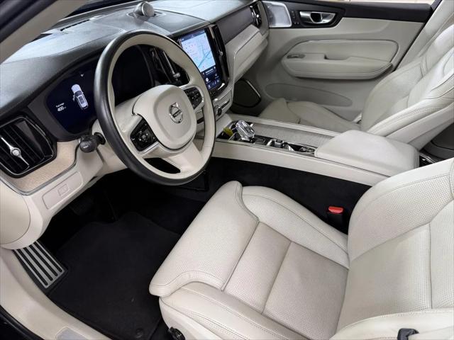 2023 Volvo XC60 B5 Ultimate Bright Theme