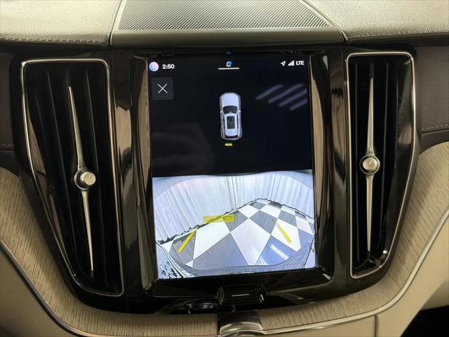 2023 Volvo XC60 B5 Ultimate Bright Theme